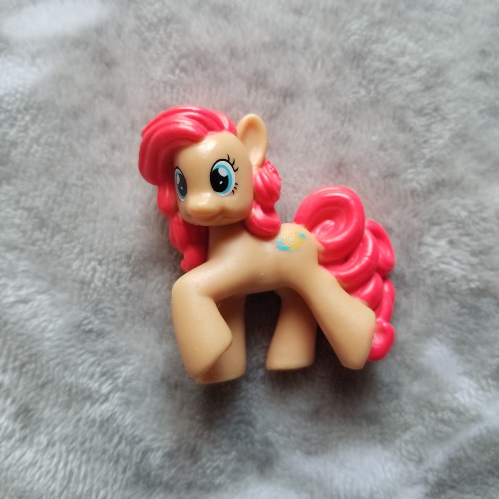 My Little Pony Figure Seascape Tan Red MLP G4 Mini Figurine